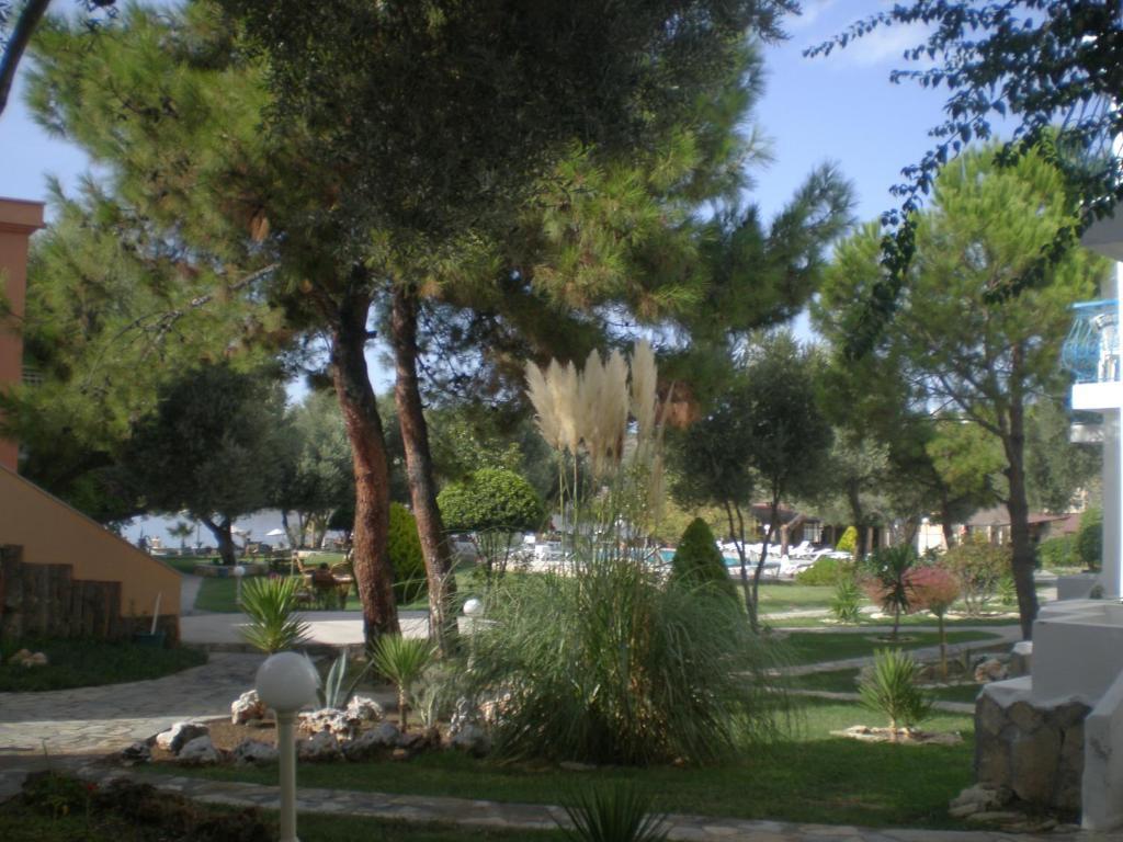 Club Mackerel Holiday Village Foça Exterior foto